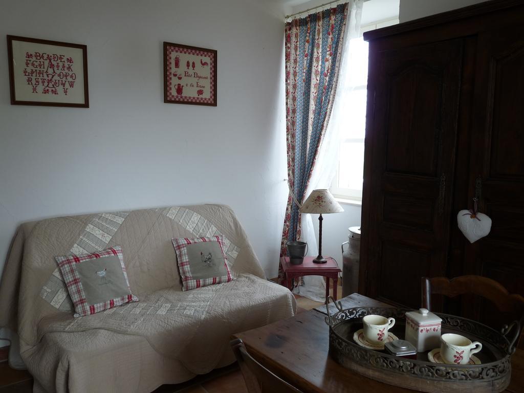 Bed and Breakfast Au Bon Gre D'Hugoline Blanzac  Pokoj fotografie