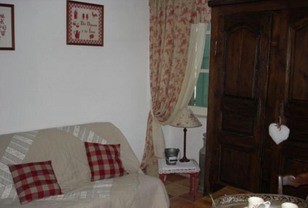 Bed and Breakfast Au Bon Gre D'Hugoline Blanzac  Pokoj fotografie