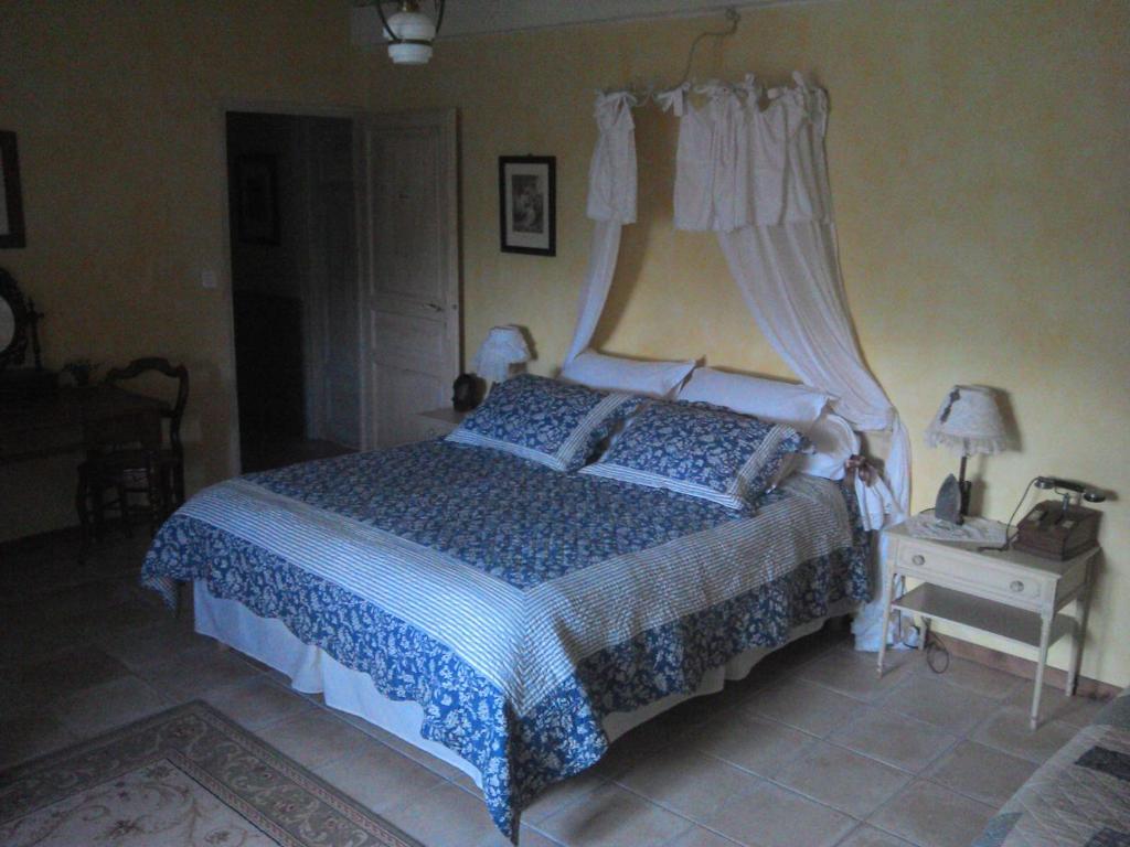 Bed and Breakfast Au Bon Gre D'Hugoline Blanzac  Pokoj fotografie